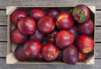 Fototapeta na wymiar Wooden box of fresh nectarines