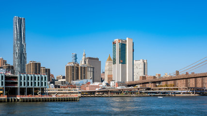 Fototapeta na wymiar Brooklyn bridge and Skyscrapers in New York
