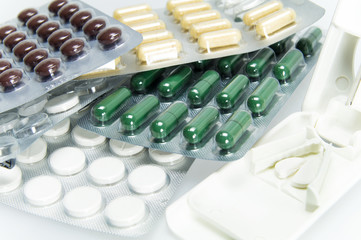 Tabletten gegen Fieber, Grippe, Husten und Kopfschmerzen