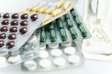 Tabletten gegen Fieber, Grippe, Husten und Kopfschmerzen