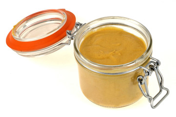 Bocal de moutarde ouvert