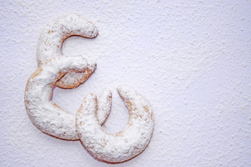 Рождественское ванильное печенье посыпанное сахарной пудрой/
Christmas cookies vanilla sprinkle with powdered sugar