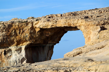 Klifowe wybrzeże w rejonie Azure Window na maltańskiej wyspie Gozo © andrzej_67
