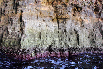 Klifowe wybrzeże w rejonie Azure Window na maltańskiej wyspie Gozo © andrzej_67