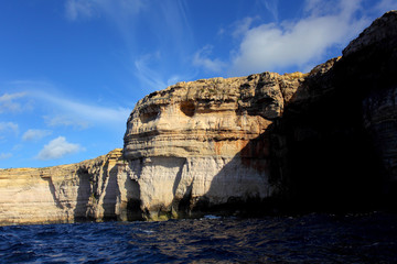 Wybrzeże klifowe w rejonie Azure Window na maltańskiej wyspie Gozo