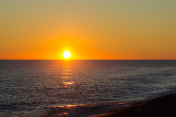 Obraz premium Sunset on the sea in autumn day.