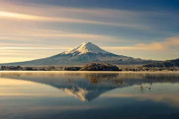 Zelfklevend behang Fuji Fuji, Beroemde Japan berg, Sunrise water reflectie sneeuw mountai