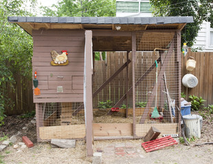 Urban backyard chicken coop. Horizontal. © Noel