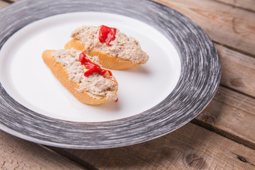 Tuna with pepper