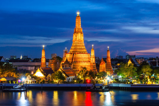 Wat Arun Buddhist religious places in twilight time