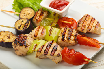 Chicken and vegetables skewer