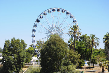Fototapeta premium Large ferris wheel against blue sky