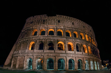Fototapeta na wymiar Colosseum at night