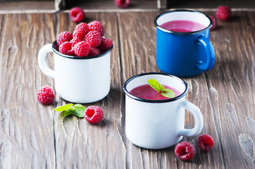 Russian kissel with raspberry and mint