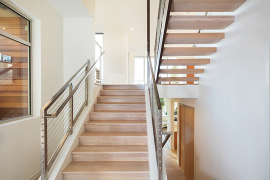 Modern Staircase with Stainless Steel Square Post Cable Rail System