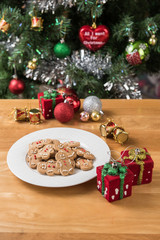 The white plate of the gingerbread man on the wooden table and C