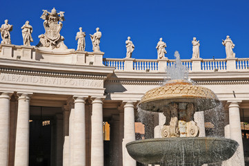 Fototapeta na wymiar Roma, Città del Vaticano - piazza San Pietro, il colonnato del Bernini