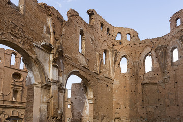 interior de las iglesias de Belchite destruidas por los bombardeos de la guerra civil de Espa&ntilde;a