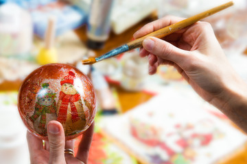 preparation of handmade christmas ball - obrazy, fototapety, plakaty
