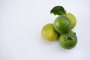 .Keep fresh lemon sour vitamin C from fresh green on a white bac