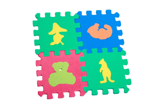 Toy animals mats with interlocking parts