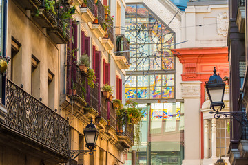 Obraz premium modern and old architecture at downtown bilbao, spain