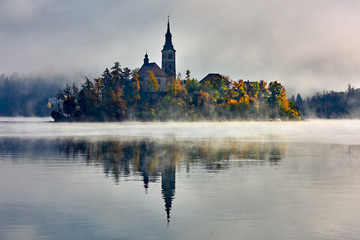 Obraz premium Lake Bled with St. Marys Church of the Assumption on the small island; Bled, Slovenia, Europe.
