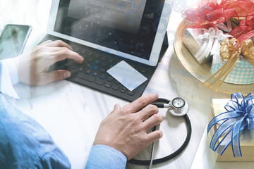 Fototapeta premium Gift giving,medical doctor Hand with credit card and hand with g