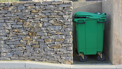 local des poubelles
