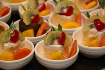  mini fresh fruit cake  in  small cup