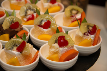  mini fresh fruit cake  in  small cup