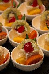  mini fresh fruit cake  in  small cup