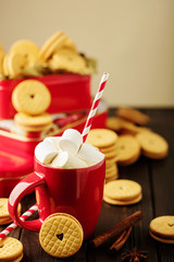 Marshmallows in a Cup with cookies with hearts out of the jam.