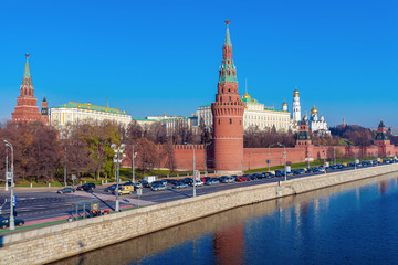 Obraz premium The embankment of the Moscow river with Kremlin, Russia