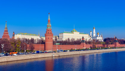 Obraz premium The embankment of the Moscow river with Kremlin, Russia
