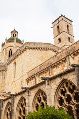Fototapeta na wymiar Cour d'entrée du Monastère royal de Santes Creus, Catalogne, Espagne 