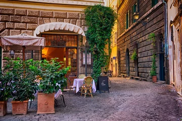 Fotobehang Uitzicht op de oude gezellige straat in Rome, Italië © Ekaterina Belova
