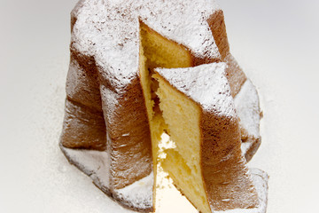 Pandoro - typischer italienischer Weihnachtskuchen