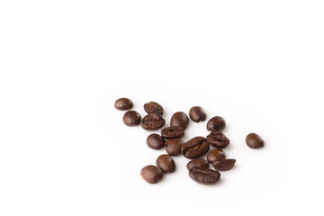 Naklejka premium some roasted coffee beans isolated on a white background