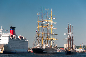 Kieler Hafen zur Kieler Woche mit Segelschiff