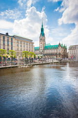 Obraz premium Hamburg city center with town hall and Kleine Alster in summer, Germany