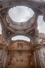 interior de las iglesias de Belchite destruidas por los bombardeos de la guerra civil de España