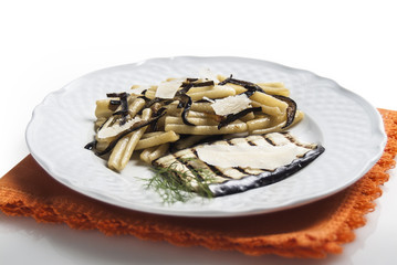 piatto pasta melanzane e raspadura di parmigiano