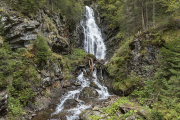 Fototapeta na wymiar Wasserfall im Lessachtal im Lungau