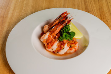 Cooked shrimp with lemon