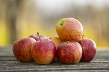 red apples