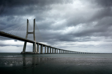 Obraz premium Vasco da Gama Bridge. Lisbon 2016.