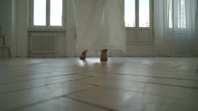 Bare feet of the bride