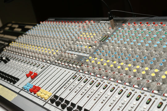 Sound mixer control 