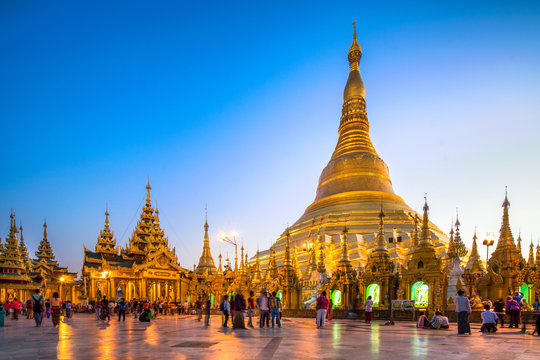 Swedagon Pagode in Yangon Myanmar 